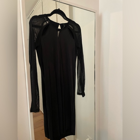 Mid-lenght black dress with sheer sleeves - Picture 3 of 3